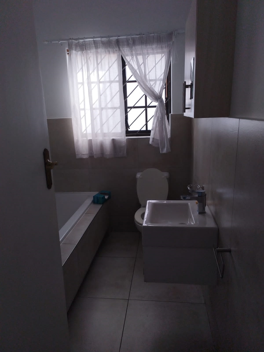 To Let 3 Bedroom Property for Rent in Lionviham Western Cape